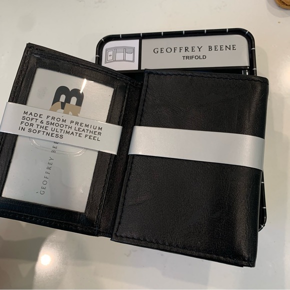 Geoffrey Beene black trifold wallet - Picture 4 of 7
